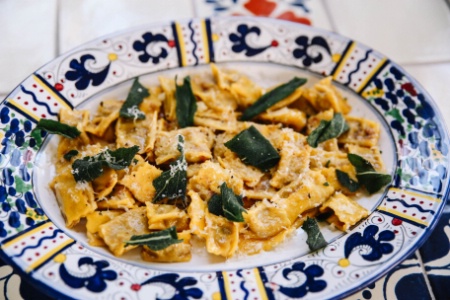 Plin burro e salvia : raviolinis aux 3 viandes, jus de viande, beurre et sauge.