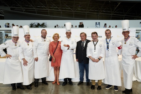 Joseph Viola, Guy Lassausaie, GuillaumGe Gomez, Marie-Odile Fondeur, directrice du Sirha, Jérôme Bocuse, président du Bocuse d'Or, Olivier Ginon, président de GL Events, Martin Berasategui, Romain Fornell et Alain Le Cossec. Joseph Viola, Guy Lassausaie, GuillaumGe Gomez, Marie-Odile Fondeur, directrice du Sirha, Jérôme Bocuse, président du Bocuse d'Or, Olivier Ginon, président de GL Events, Martin Berasategui, Romain Fornell et Alain Le Cossec.