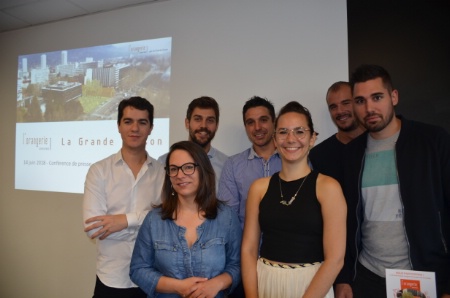 Les trois associés (à gauche), avec une partie des chefs et artisans partenaires unis pour faire de l'Orangerie un lieu de vie ouvert à tous. Les trois associés (à gauche), avec une partie des chefs et artisans partenaires unis pour faire de l'Orangerie un lieu de vie ouvert à tous.