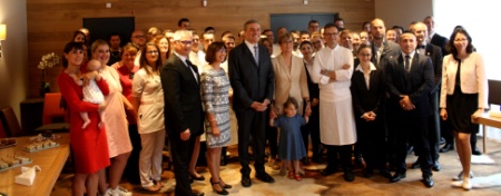 Toute l'équipe du Relais Bernard Loiseau réunie autour d'Eric Rousseau. Toute l'équipe du Relais Bernard Loiseau réunie autour d'Eric Rousseau.