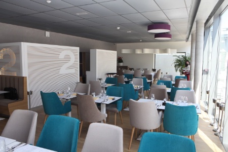 Au 2e étage du nouveau musée nîmois, alternance de couleurs et ambiance très contemporaine pour La table du 2. Au 2e étage du nouveau musée nîmois, alternance de couleurs et ambiance très contemporaine pour La table du 2.