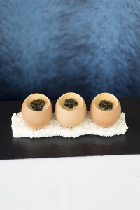 Comme un oeuf ā la coque, caviar Daurenki.