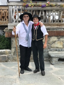 Marc Veyrat a choisi Christopher Aguettand pour expliquer les plantes qui font sa cuisine aux clients. Marc Veyrat a choisi Christopher Aguettand pour expliquer les plantes qui font sa cuisine aux clients.