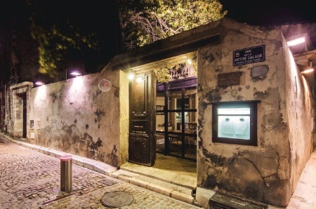 Derrière une façade discrète, Pollen a assuré un service de 60 couverts/jour pendant toute la durée du Festival d'Avignon.