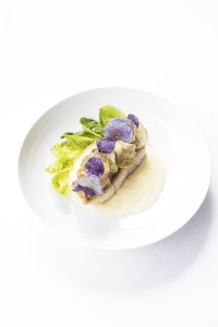Lieu jaune rôti, sauce fumé, Pommes de terres croustillantes.