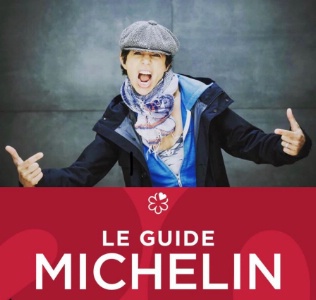 Dominique Crenn est la première femme à décrocher 3 étoiles Michelin aux États-Unis. Dominique Crenn est la première femme à décrocher 3 étoiles Michelin aux États-Unis.