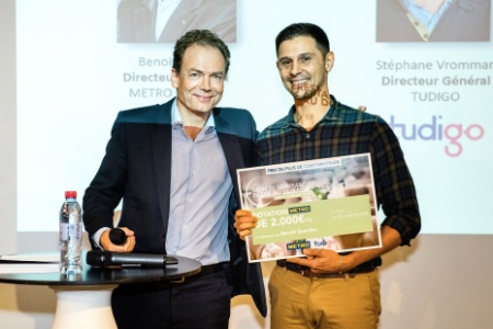 Benoît Feytit, Directeur Général de METRO France et Benoît Guerche, porteur du projet Sixta qui a reçu le premier prix de l'appel à projet « Mon restaurant passe au durable ».