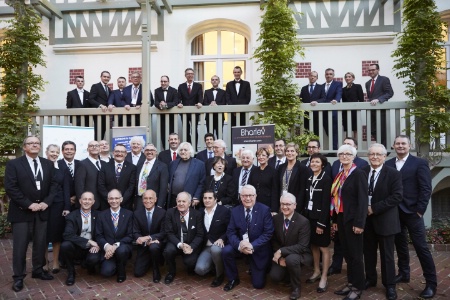 Les finalistes, le comité d'organisation et les membres du jury.