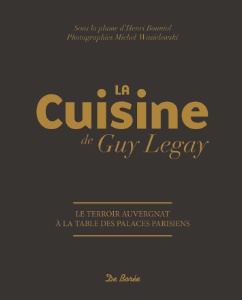 L'ouvrage rassemble une sélection de recettes qui met en avant le terroir auvergnat.