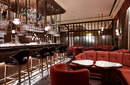 Le bar aux allures des années folles. Le bar aux allures des années folles.