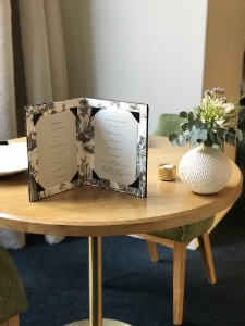 Les cartes de la Table du 11 ont été réalisées à partir de tissus de la Toile de Jouy.