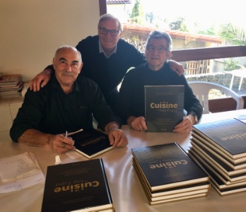 L'ouvrage même est le fruit d'une amitié entre trois auteurs auvergnats : le journaliste Henri Bouniol, le photographe Michel Wasielewski et Guy Legay.