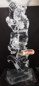La pièce artistique en glace hydrique sculptée de l'équipe de Malaisie.