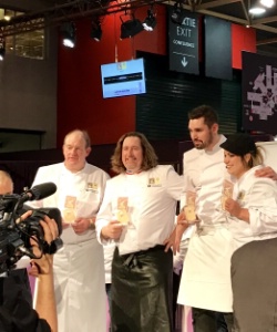 2 - Le duo Jean-Charles Karman-Xavier Thuret (2ème) et Florian Poyet-Claire Genthon, les vainqueurs du concours 'un fromager un cuisinier'.