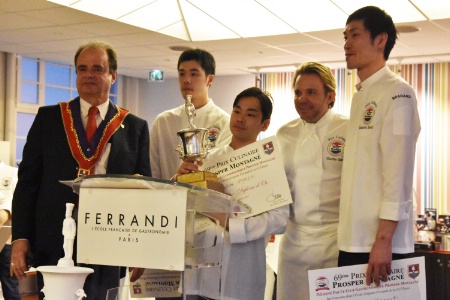 Francis Durnerin, président du club Prosper Montagné, Chikara Yoshitomi (3ème), le lauréat Keiichiro Hayashi, Nicolas Sale et Kanazawa Hiroyuki (2ème). Francis Durnerin, président du club Prosper Montagné, Chikara Yoshitomi (3ème), le lauréat Keiichiro Hayashi, Nicolas Sale et Kanazawa Hiroyuki (2ème).