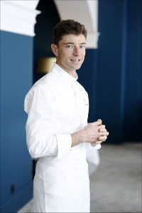 Jean Sulpice reçoit le Grand Prix de l'Art de la cuisine. Jean Sulpice reçoit le Grand Prix de l'Art de la cuisine.