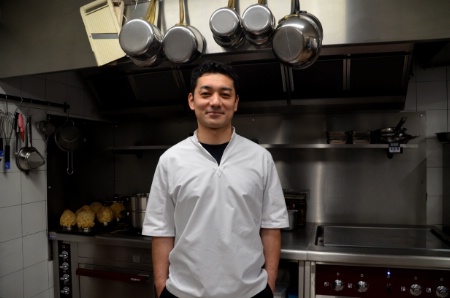 Le chef Japonais, Keigo Kimura, arrivé en France en 2000, retrouve l'étoile perdue lors du déménagement de sa table, L'Apsérule. Le chef Japonais, Keigo Kimura, arrivé en France en 2000, retrouve l'étoile perdue lors du déménagement de sa table, L'Apsérule.