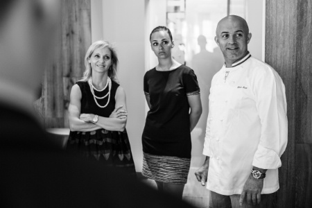 Patricia Nasti, maîtresse de maison du Chambard, Manon Nasti, responsable de la qualité du service client et Olivier Nasti, chef des cuisines.