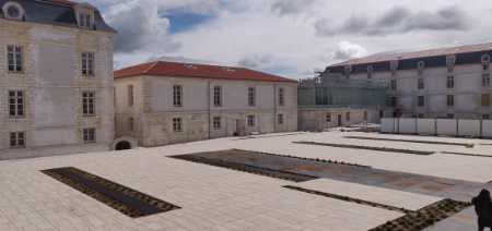 Le bâtiment du XVIIe siècle est classé aux Monuments historiques. Le bâtiment du XVIIe siècle est classé aux Monuments historiques.
