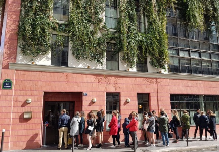 Les restaurants qui attirent les jeunes - comme Pink Mamma à Pigalle - semblent moins touchés par la baisse du pouvoir d'achat que ceux fréquentés par les seniors. Les restaurants qui attirent les jeunes - comme Pink Mamma à Pigalle - semblent moins touchés par la baisse du pouvoir d'achat que ceux fréquentés par les seniors.