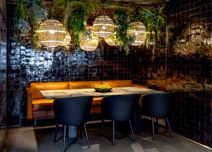La table d'hôte, pour huit convives privilégiés.