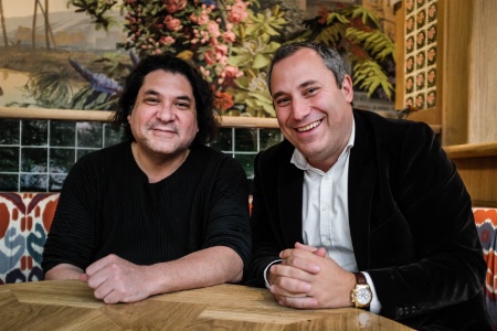 Gaston Acurio et Benjamin Patou, président de Moma Group.