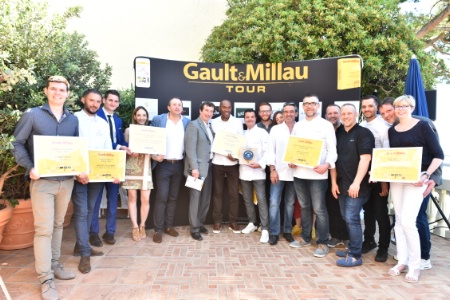 De gauche à droite: Pierre Baud , Vincent Delhomme , Patrick Raingeard, Axel Meffre et Laura Delattre , Jacques Bally , Marc Esquerré, Marcel Ravin , Pascal Bodevier , Vincent Revelet , Mathias Henkème, -Michel Hulin , Gaël et Mickaël Tourteaux , Aurélien Véquaud .