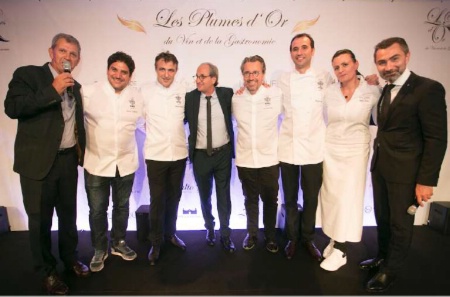 De gauche à droite : Patrick Chêne, journaliste/animateur de la soirée, Mauro Colagreco, chef*** au Mirazur, Jérôme Banctel, chef** de la Réserve, Paul Amsellem, Domaine Georges Vernay, Laurent Petit, chef*** du Clos des Sens, François Perret, chef pâtissier du Ritz Paris, Marie Soria, cheffe de Potel et Chabot et David Sinapian, président des Grandes Tables du Monde. De gauche à droite : Patrick Chêne, journaliste/animateur de la soirée, Mauro Colagreco, chef*** au Mirazur, Jérôme Banctel, chef** de la Réserve, Paul Amsellem, Domaine Georges Vernay, Laurent Petit, chef*** du Clos des Sens, François Perret, chef pâtissier du Ritz Paris, Marie Soria, cheffe de Potel et Chabot et David Sinapian, président des Grandes Tables du Monde.