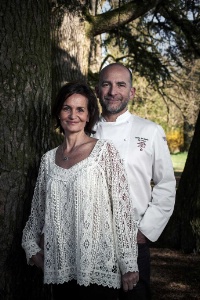 Pendant de longs mois, Stéphanie et Éric Jambon ont lutté pour garder leur belle maison étoilée. Pendant de longs mois, Stéphanie et Éric Jambon ont lutté pour garder leur belle maison étoilée.