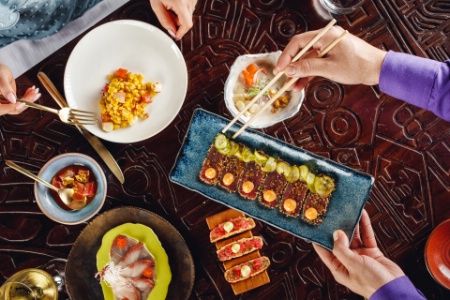 La cuisine péruvienne aux influences sud-américaines, chinoises et japonaises. La cuisine péruvienne aux influences sud-américaines, chinoises et japonaises.