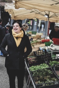 Emilie Roussey se fournit notamment au marché de Rodez.
