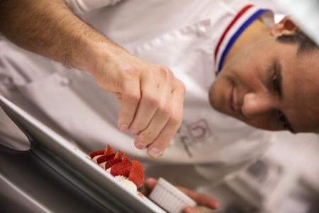 Patrice Ibarboure, dans son restaurant étoilé.
