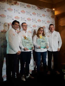 De gauche à droite : Yannick Alléno, Aymeric Depogny (lauréat cuisine), Eva Lefrançois (lauréate pâtisserie), Christophe Felder.