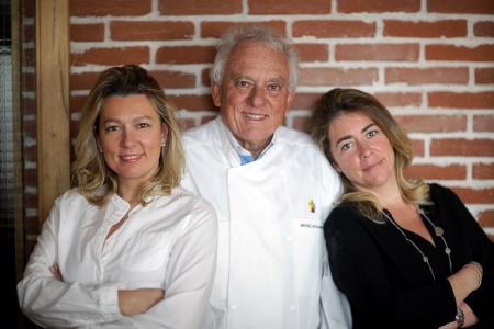 De gauche à droite : Caroline, Michel et Sophie Rostang, à la tête du groupe Rostang, père et filles. De gauche à droite : Caroline, Michel et Sophie Rostang, à la tête du groupe Rostang, père et filles.