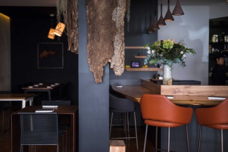 Situé dans les quartiers chics de Marseille, le restaurant AM sert 26 couverts midi et soir Situé dans les quartiers chics de Marseille, le restaurant AM sert 26 couverts midi et soir
