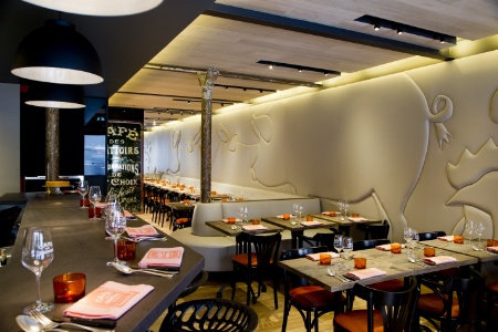Le Café des Abattoirs a vu le jour en 2013, à Paris (Ier), sous l'impulsion de Caroline et Sophie Rostang. Le Café des Abattoirs a vu le jour en 2013, à Paris (Ier), sous l'impulsion de Caroline et Sophie Rostang.