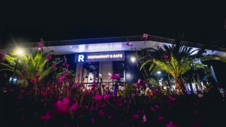 Le Restaurant R est situé au coeur du Moto Park, près de Montpellier.