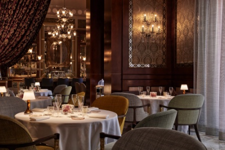 La salle du Sesamo, tout en opulence, ménage un bel écrin à la cuisine des frères Alajmo.