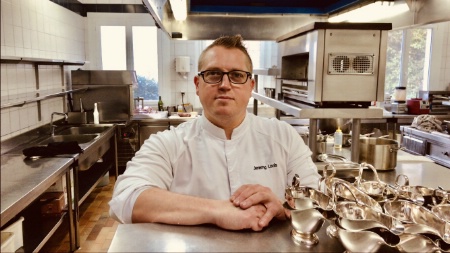 Des plats goûteux, responsables et sans prétention : voilà comment le chef qualifie sa cuisine.