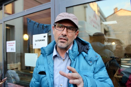 Paul Pairet répond à quelques journalistes, en marge du tournage de la 11e édition de Top Chef à La Plaine-Saint-Denis. Paul Pairet répond à quelques journalistes, en marge du tournage de la 11e édition de Top Chef à La Plaine-Saint-Denis.