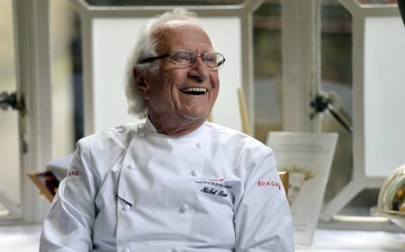 Michel Roux est décédé la nuit dernière. Michel Roux est décédé la nuit dernière.