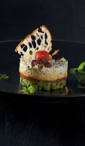 Pressé de tourteau, oeuf brouillé, avocat et tomates confites, une recette de Yorann Vandriessche Pressé de tourteau, oeuf brouillé, avocat et tomates confites, une recette de Yorann Vandriessche