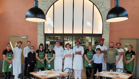 Une partie de l'équipe qui a dû attendre le 16 juin pour vivre son premier service. Une partie de l'équipe qui a dû attendre le 16 juin pour vivre son premier service.