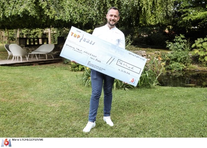 En gagnant la finale de Top Chef, David Gallienne a empoché un chèque de 56 410 euros. En gagnant la finale de Top Chef, David Gallienne a empoché un chèque de 56 410 euros.