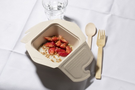 Fraises, crème d'avoine (fraises en salade, panacotta au lait d'avoine, avoine caramélisée) Fraises, crème d'avoine (fraises en salade, panacotta au lait d'avoine, avoine caramélisée)