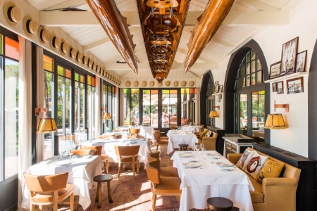 Le restaurant de 30 couverts est ouvert 7 jours sur 7 pour le dîner.