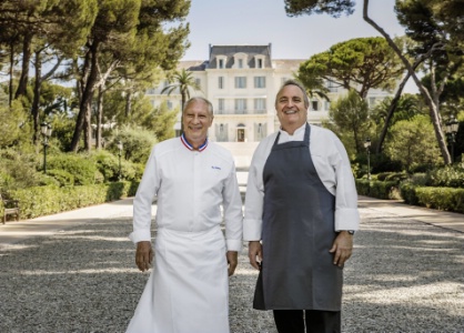 Les chefs Eric Frechon et Arnaud Poëtte au Cap-Eden-Roc. Les chefs Eric Frechon et Arnaud Poëtte au Cap-Eden-Roc.