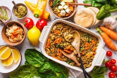 Les légumineuses, comme les lentilles, sont le meilleur moyen de remplacer la viande, à moindre coût et tout en enrichissant l'alimentation en fibres, minéraux et vitamines. Les légumineuses, comme les lentilles, sont le meilleur moyen de remplacer la viande, à moindre coût et tout en enrichissant l'alimentation en fibres, minéraux et vitamines.