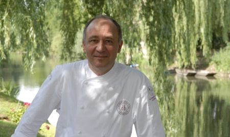 Le chef Marc Haeberlin à l'Auberge de l'Ill. Le chef Marc Haeberlin à l'Auberge de l'Ill.