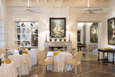 Dans le restaurant 3 étoiles, on sert deux cuisines : la grande cuisine et la cuisine santé. Dans le restaurant 3 étoiles, on sert deux cuisines : la grande cuisine et la cuisine santé.